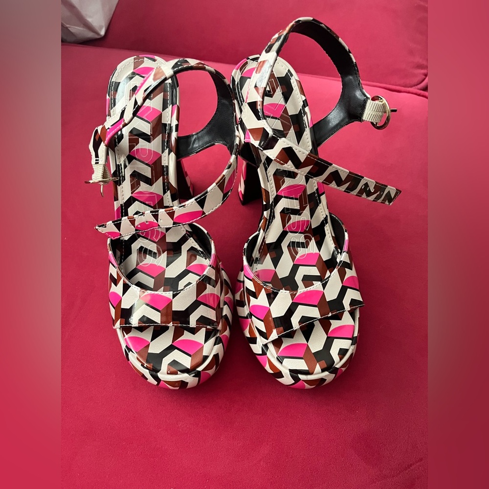 Brian Atwood x Express Geo
Platform Heeled Sandals - Picture 11 of 13
